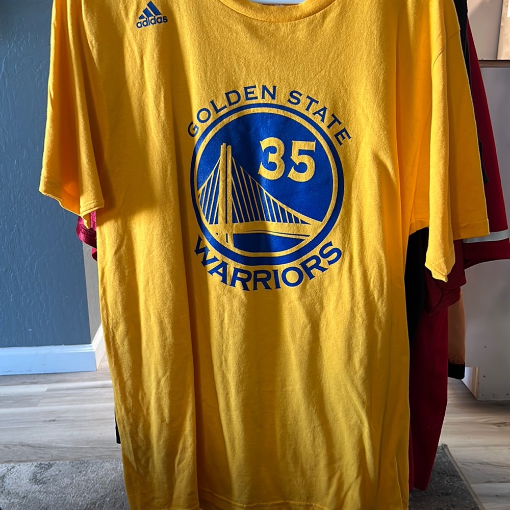 Adidas tee,size L